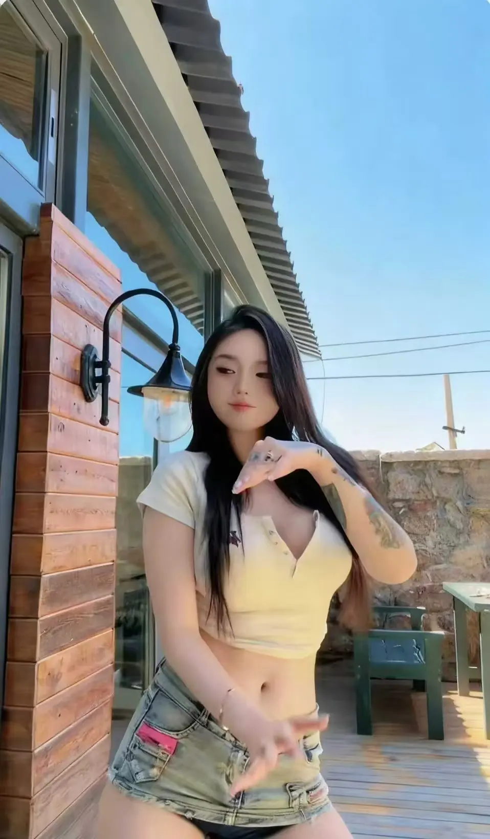 《Meena 成美男》高清全集免费在线观看-中文版未删减版本强势来袭-网盘资源便捷存储-无广告清爽观影-一次看遍Meena 成美男